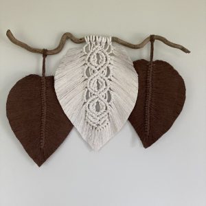 Ensemble de feuilles en macramé