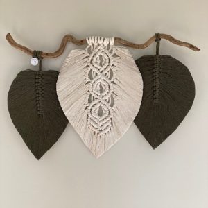 Ensemble de feuilles en macramé