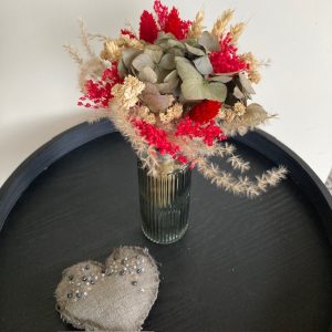 Bouquet de fleurs séchées et son vase
