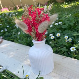 Bouquet de fleurs séchées et son vase